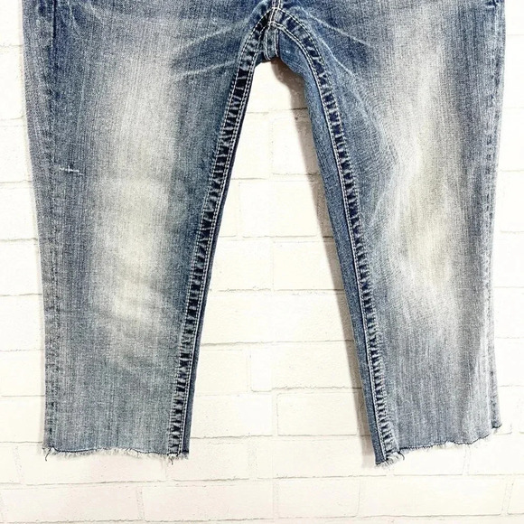 Miss Me Medium Distressed Wash Easy Capri Jeans Women's Waist Size 26 - Picture 4 of 10